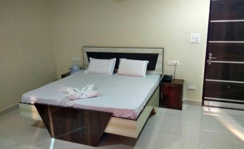 Hotel Sukh Sagar Gwalior Buitenkant foto